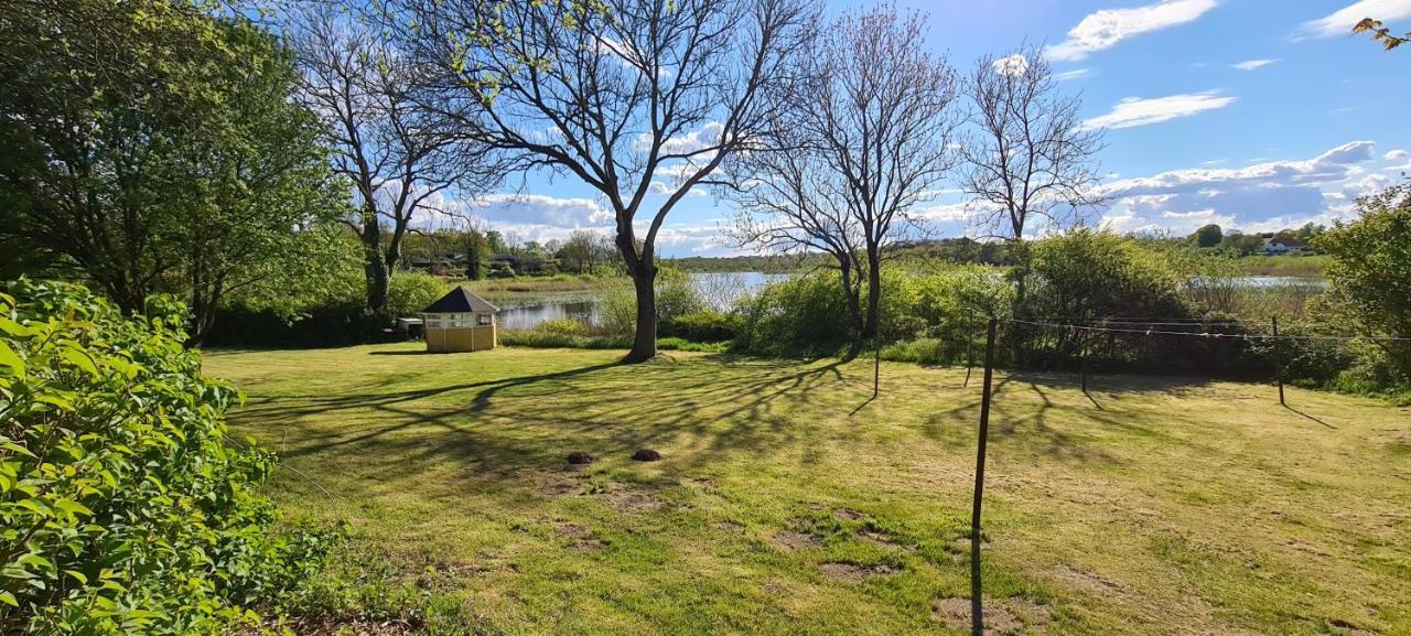 Hotel Apartment With A Lake View - 2 Room Apartment Krusa Bagian luar foto
