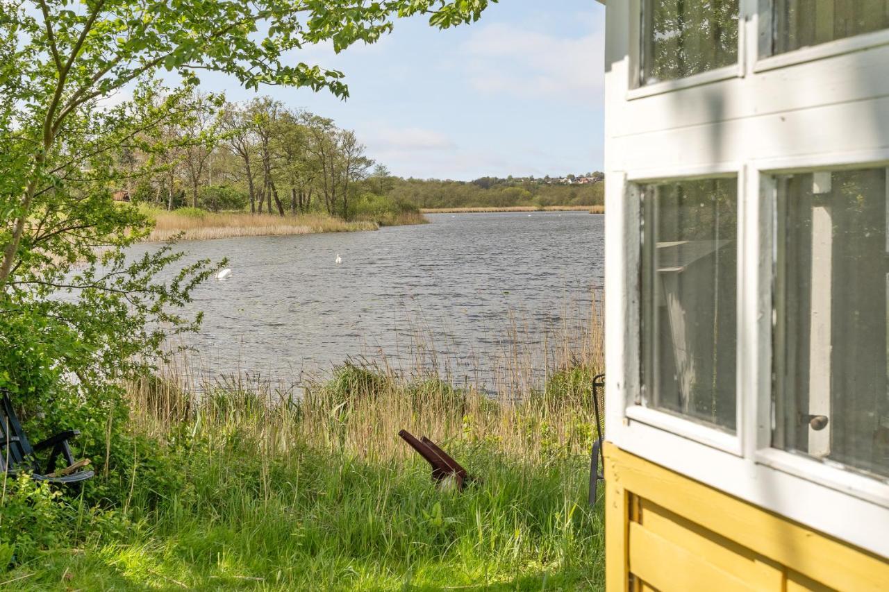 Hotel Apartment With A Lake View - 2 Room Apartment Krusa Bagian luar foto