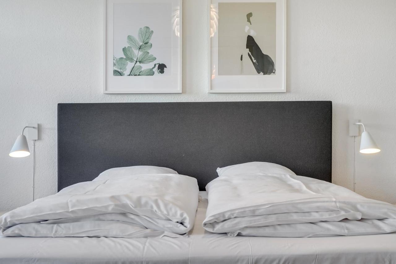 Hotel Apartment With A Lake View - 2 Room Apartment Krusa Bagian luar foto