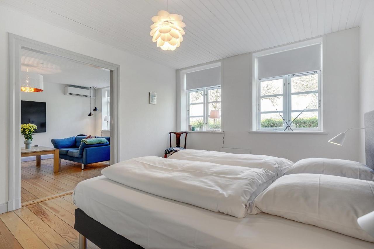 Hotel Apartment With A Lake View - 2 Room Apartment Krusa Bagian luar foto