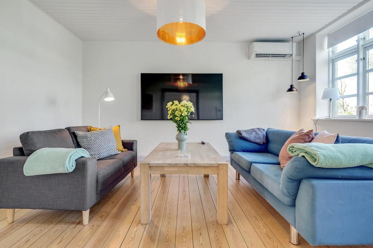 Hotel Apartment With A Lake View - 2 Room Apartment Krusa Bagian luar foto